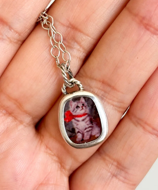 Colgante Miniaturas Eterna gatito cinta roja